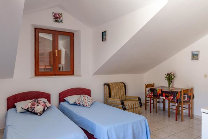 Image No.20-12 Bed Property for sale