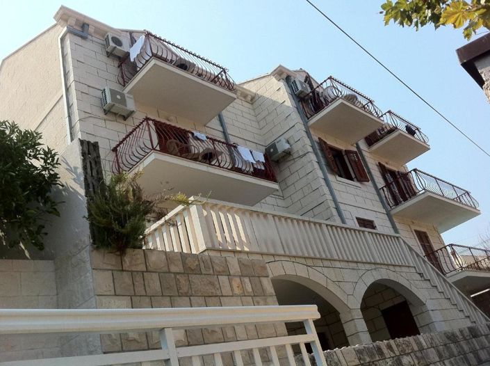 Image No.22-12 Bed Property for sale