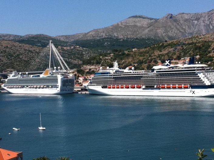 Image No.25-12 Bed Property for sale