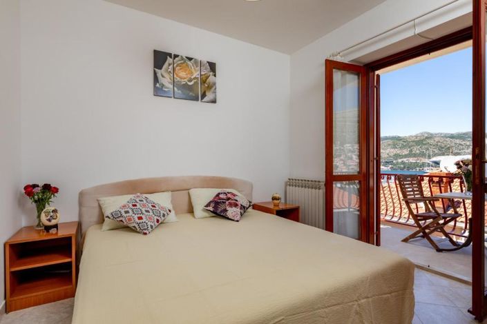 Image No.4-12 Bed Property for sale