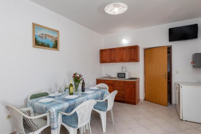 Image No.6-12 Bed Property for sale