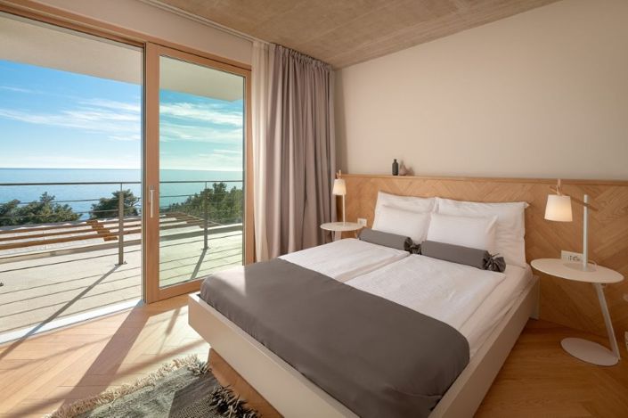 Image No.16-4 Bed Property for sale