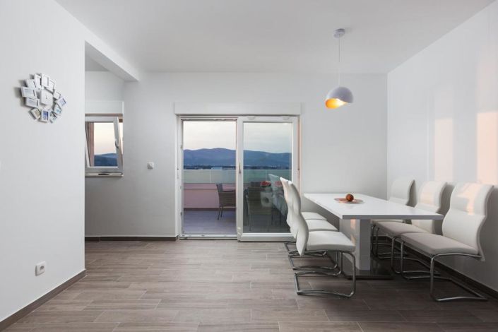 Image No.16-9 Bed Property for sale