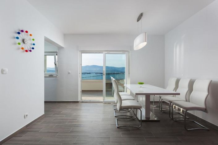 Image No.24-9 Bed Property for sale