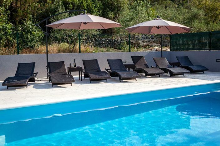 Image No.7-9 Bed Property for sale