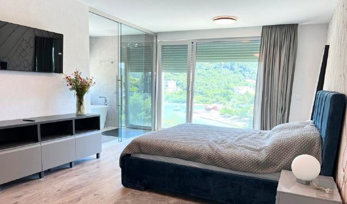 Image No.12-4 Bed Property for sale