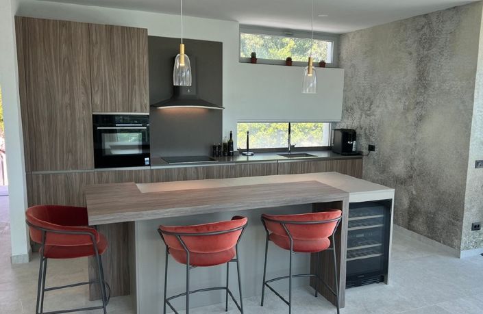 Image No.9-4 Bed Property for sale