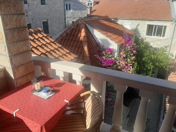 Image No.17-8 Bed Property for sale