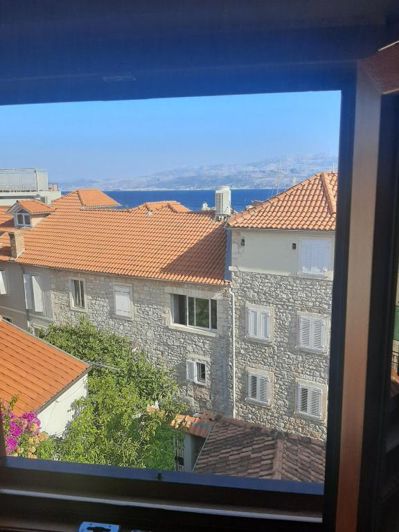 Image No.18-8 Bed Property for sale