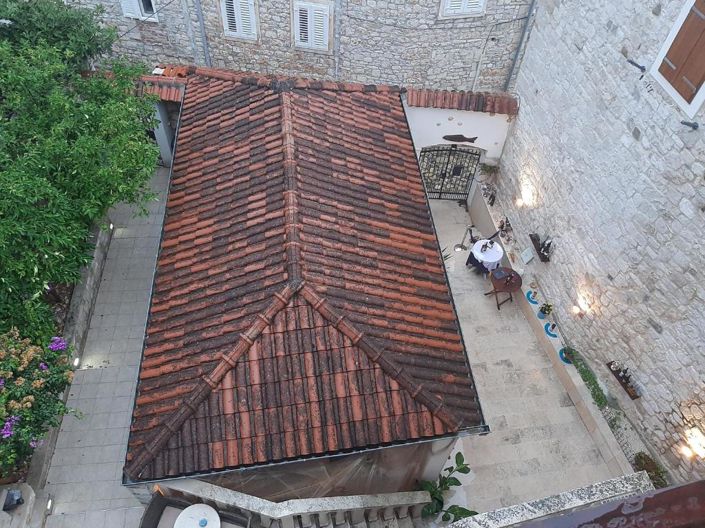 Image No.20-8 Bed Property for sale