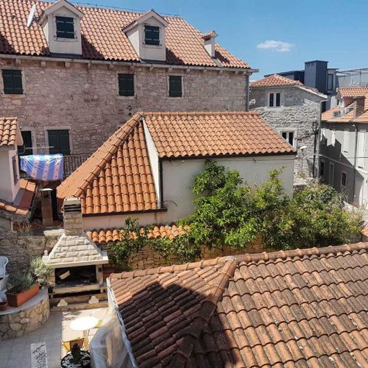 Image No.3-8 Bed Property for sale