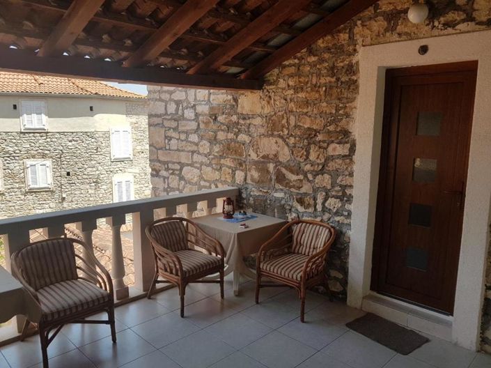 Image No.8-8 Bed Property for sale