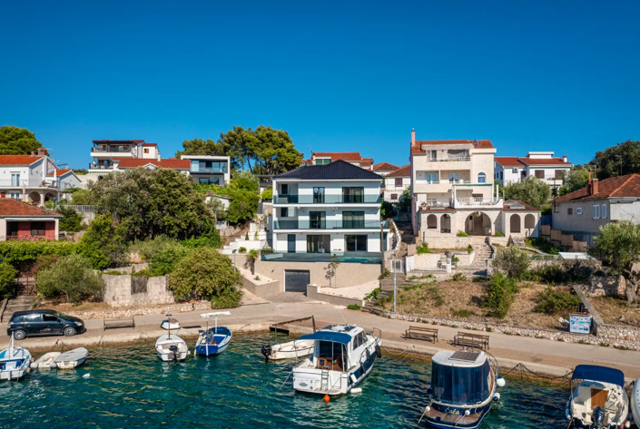 Image No.15-5 Bed Property for sale