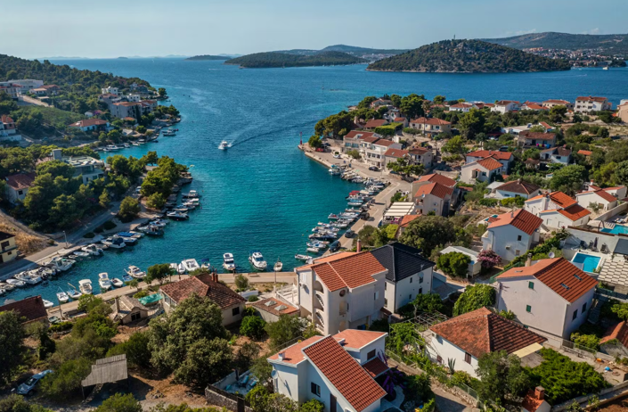 Image No.2-5 Bed Property for sale