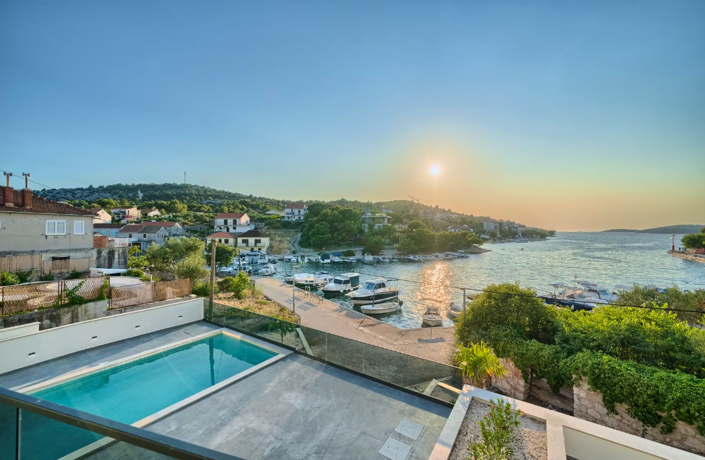 Image No.5-5 Bed Property for sale