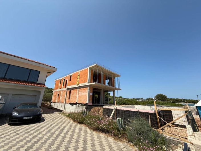 Image No.9-4 Bed Property for sale