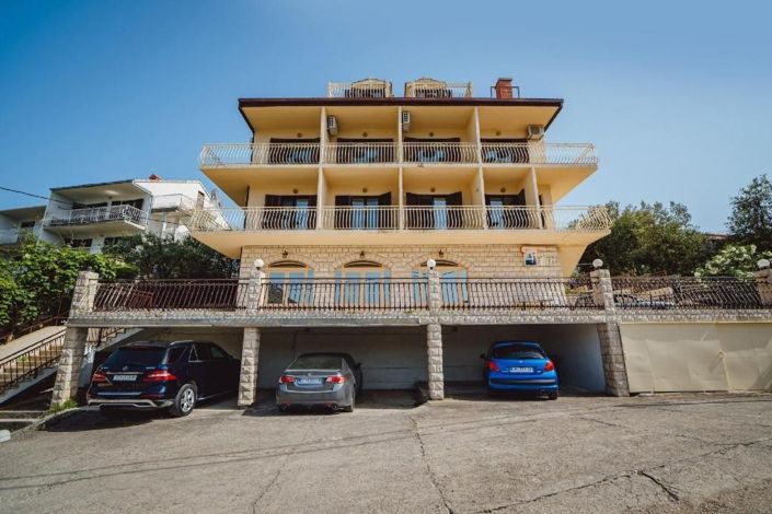 Image No.16-15 Bed Property for sale