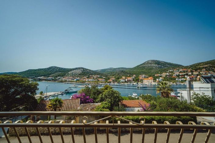 Image No.17-15 Bed Property for sale