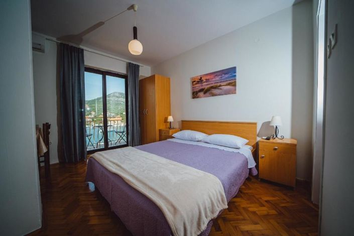 Image No.21-15 Bed Property for sale