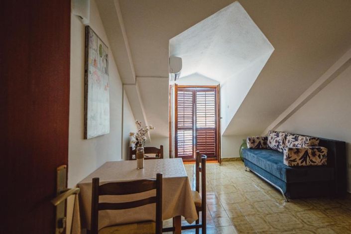 Image No.22-15 Bed Property for sale