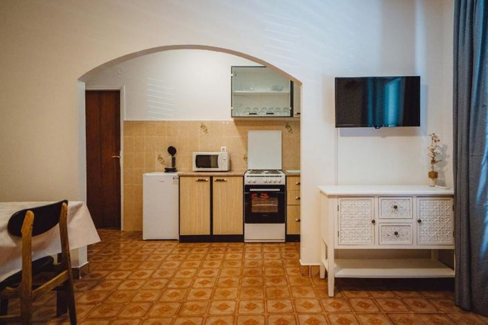 Image No.25-15 Bed Property for sale