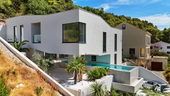 Image No.1-4 Bed Property for sale