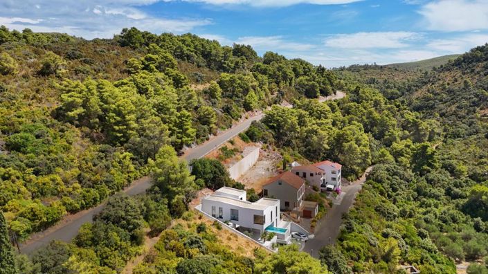 Image No.10-4 Bed Property for sale