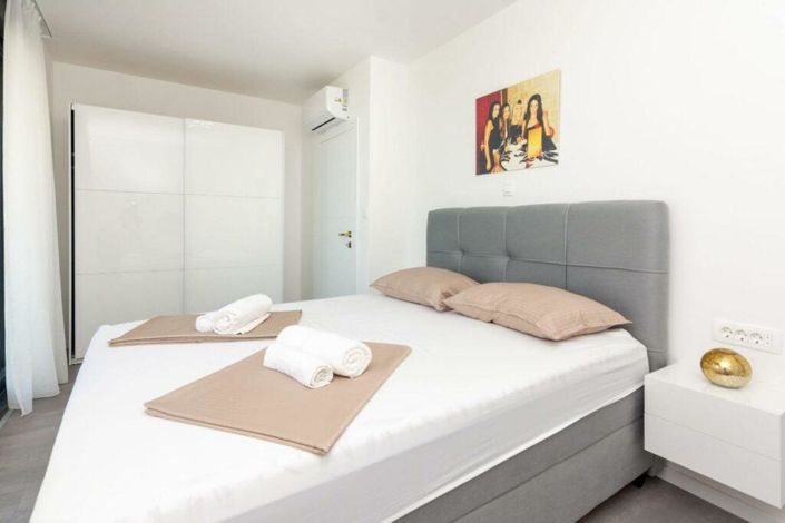 Image No.24-4 Bed Property for sale