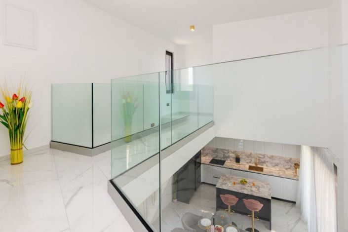 Image No.6-4 Bed Property for sale