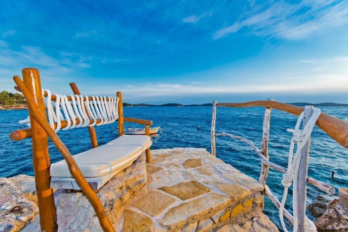 Image No.10-7 Bed Property for sale