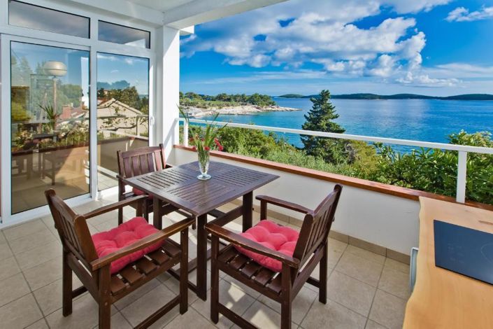 Image No.14-7 Bed Property for sale