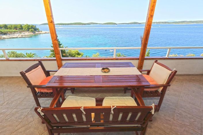 Image No.16-7 Bed Property for sale