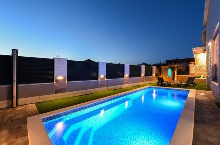 Image No.10-4 Bed Property for sale