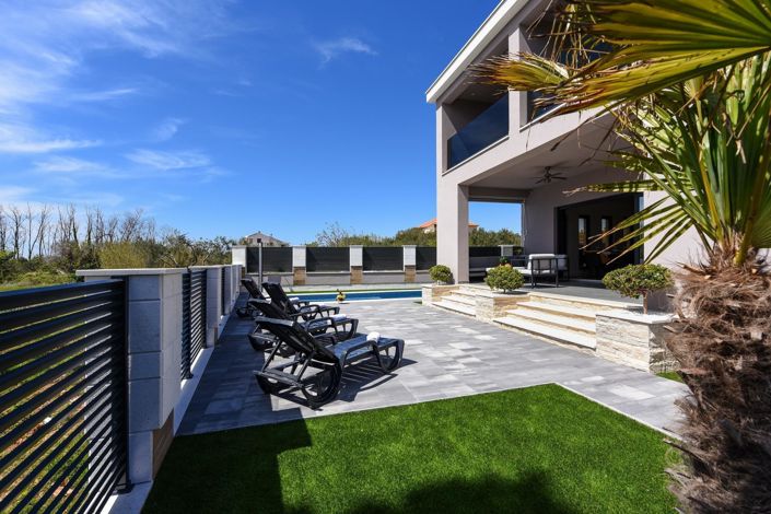 Image No.12-4 Bed Property for sale