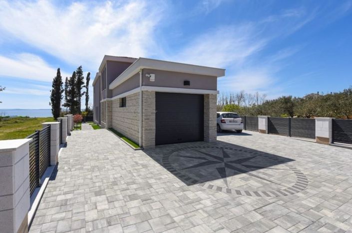 Image No.15-4 Bed Property for sale