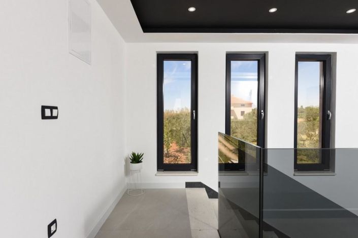 Image No.19-4 Bed Property for sale