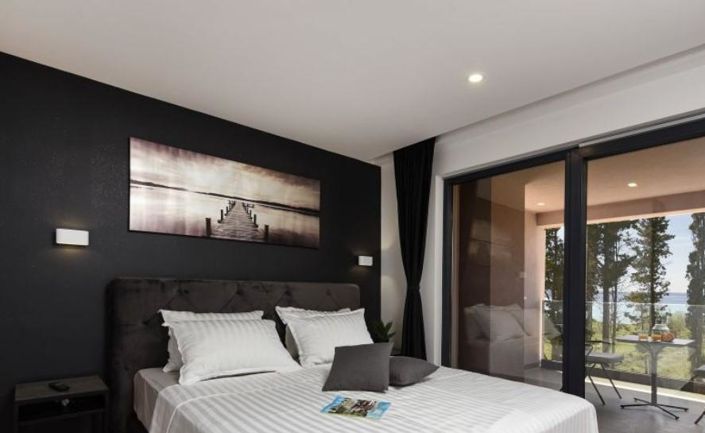 Image No.24-4 Bed Property for sale