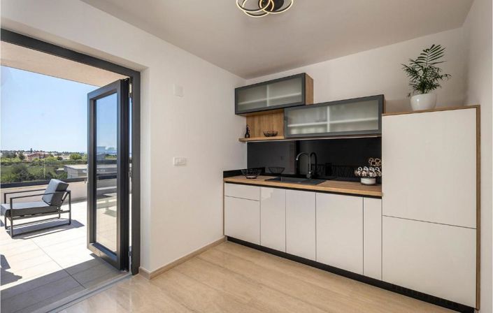 Image No.13-3 Bed Property for sale