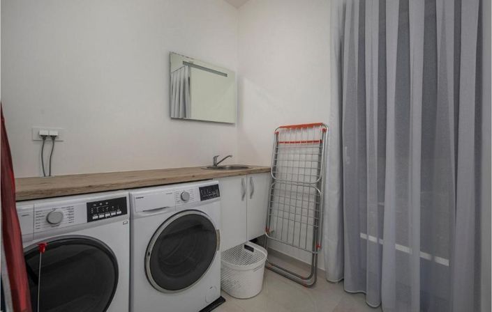 Image No.17-3 Bed Property for sale