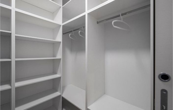 Image No.19-3 Bed Property for sale