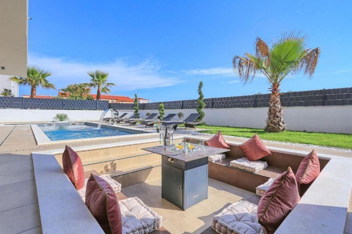 Image No.5-5 Bed Property for sale