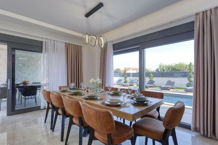 Image No.8-5 Bed Property for sale