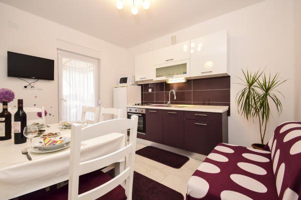 Image No.13-8 Bed Property for sale