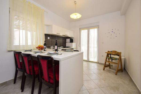 Image No.17-8 Bed Property for sale