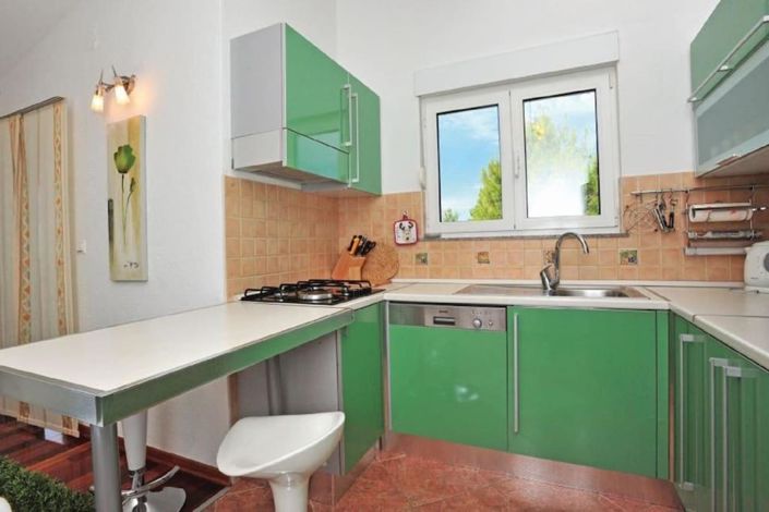 Image No.18-9 Bed Property for sale