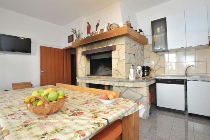 Image No.20-9 Bed Property for sale