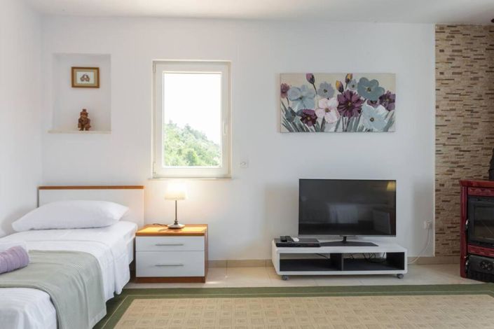 Image No.18-3 Bed Property for sale