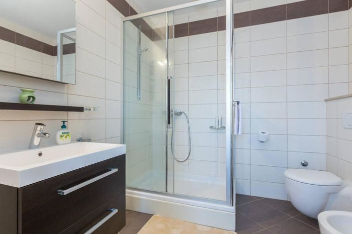 Image No.19-3 Bed Property for sale