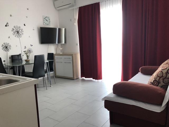 Image No.20-7 Bed Property for sale