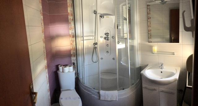 Image No.22-7 Bed Property for sale